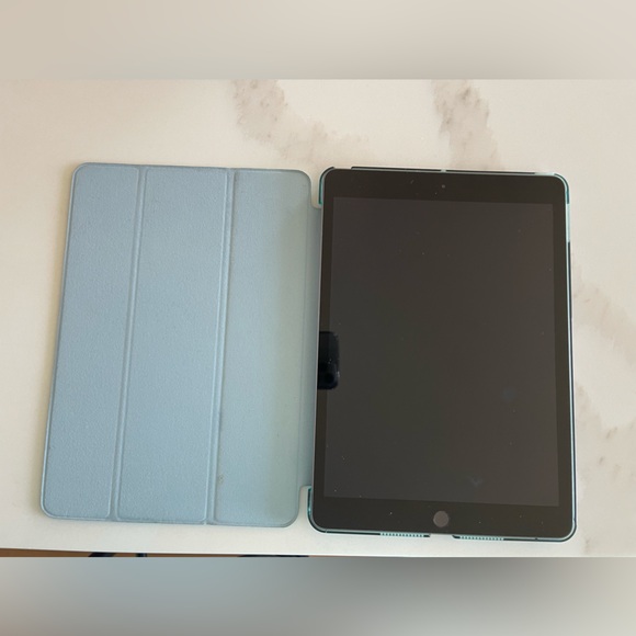 iPad 8th generation w/ case NOT refurbished only used a couple times like new! - Picture 1 of 3